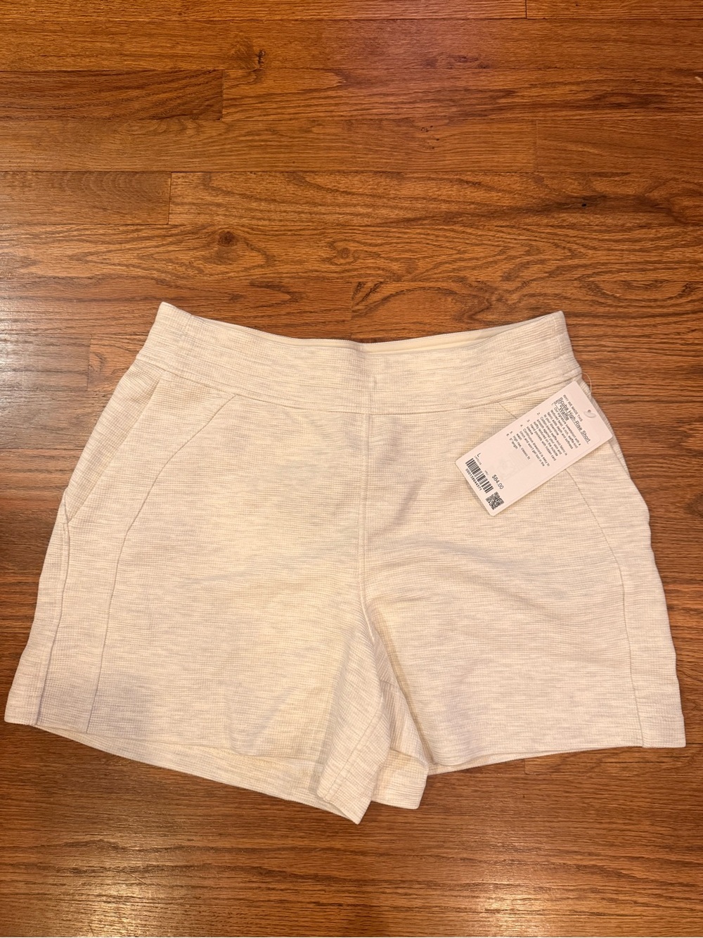 NWT Lululemon Scuba high rise short 5” waffle
